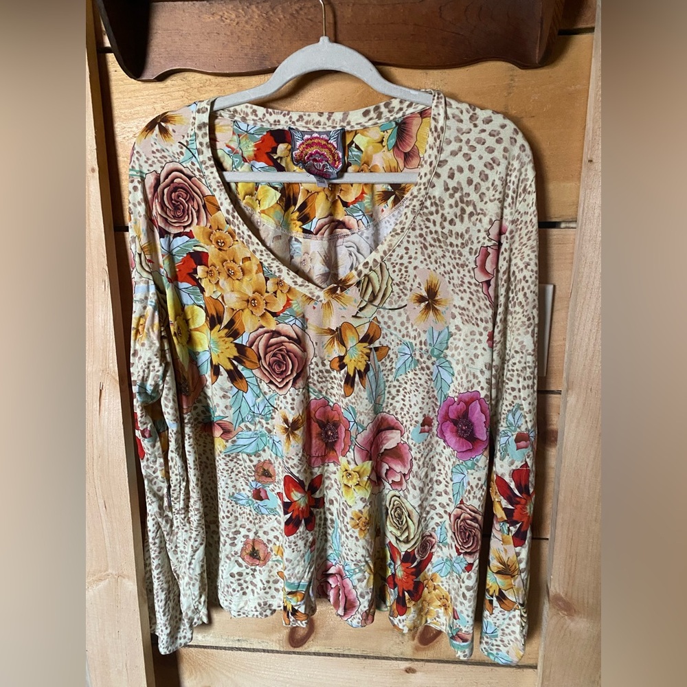 Johnny Was Hera Floral Print V-Neck Swing Tee Blouse Top Bohemian XL Animal - Picture 3 of 6